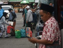Penjual Tiket Bus di Terminal Bekasi Tuding Program Mudik Gratis Pemerintah Bikin Sepi Penumpang