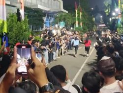 Perempuan Balap Lari Malam di Halaman Pemkot Bekasi, Perebutkan Piala Wali Kota Bekasi