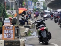 Jasa Tukar Uang Baru Makin Marak Dekati Lebaran, Biaya Mahal, Segini Besarannya   