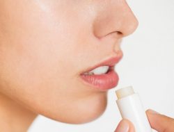 7 Penyebab Bibir Kering Pecah-pecah, Begini Cara Mengobatinya
