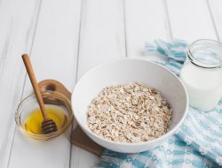 5 Khasiat Oatmeal untuk Kulit Wajah dan Cara Membuat Maskernya