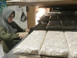 Harga Kedelai Melonjak, Perajin Tempe di Kabupaten Bekasi Kurangi Kualitas dan Naikkan Harga