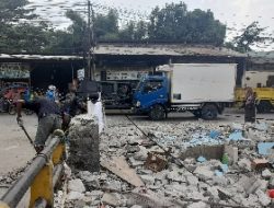 Tertibkan Bangli Bantaran Kali Baru, Satpol PP Temukan Lahan Berserifikat