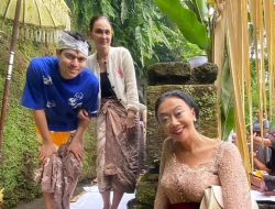 Luna Maya dan Maxime Gelar Upacara Melukat Sebelum Menikah, Pakai Kain Batik Wajah Mendiang Orang Tua