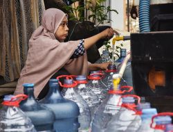 Warga Tambun Selatan Krisis Air Bersih Selama Sepekan