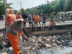 Saluran Kali di Bekasi Jaya Dipenuhi Sampah