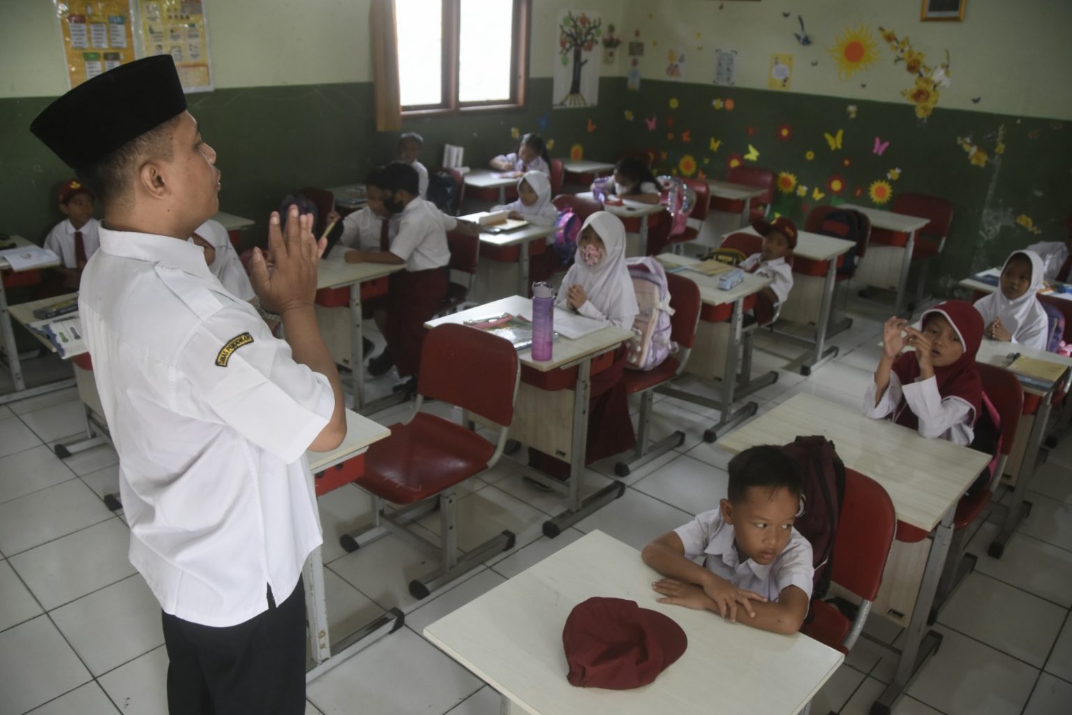 Implementasi SD-SMP Negeri dan Swasta Gratis di Bekasi Tak Bisa Terwujud dalam Waktu Dekat