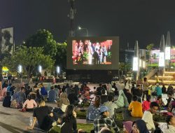 Masyarakat Ramai Nobar Film Kepahlawanan di Plaza Patriot, Wali Kota Bekasi: Kita Ingin Ruang Publik jadi Tempat yang Hidup