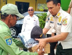Honor Linmas di Bantargebang Bakal Naik, Seragam Baru Dibagikan
