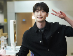 Lee Jong Suk Ungkap Alasan Tolak Genre Sejarah dalam Karier Aktingnya
