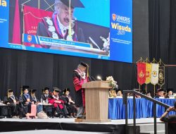   Unkris Wisuda 1.321 Lulusan dan Kukuhkan Guru Besar Bidang Teknologi