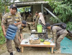 Suara Cucu Eks Bupati saat Warungnya Digusur: Ini Tanah Warisan Engkong Saya