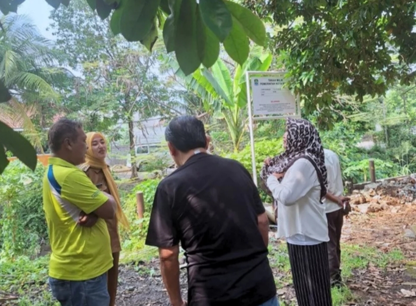 Lurah Padurenan Tindaklanjuti Laporan Kandang Ayam di Lingkungan Padat Penduduk