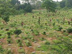 Tempat Pemakaman Umum Jatisari Butuh Penurapan Kali Cikeas