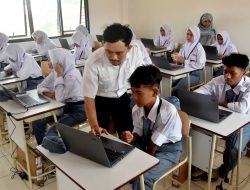Guru Sekolah Rakyat Tidak Boleh Pulang