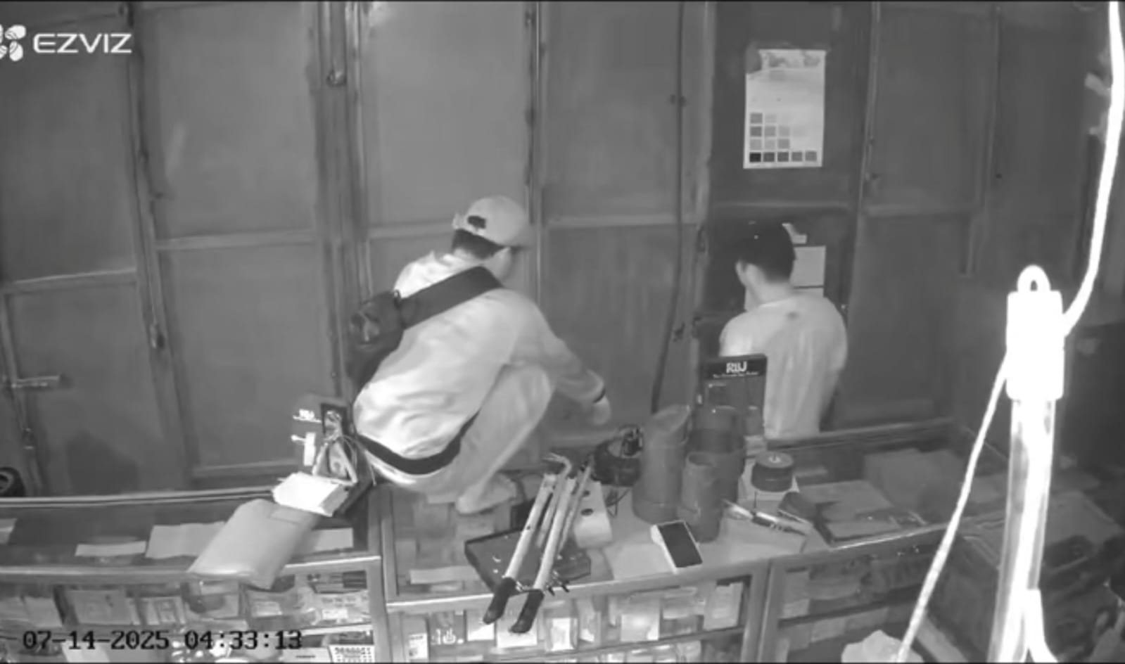 Brankas hingga Faktur Tagihan Toko Bangunan di Tambun Digasak Maling, Kerugian Capai Rp1,5 Miliar