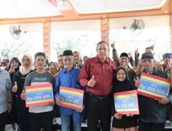 Pemkot Bekasi Salurkan BLT DBHCHT, Warga Terima Rp250 Ribu