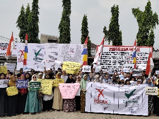 Ratusan Warga Tolak Pembangunan Kantor Kelurahan di Lahan Fasos Fasum Masjid Raya Jatimulya