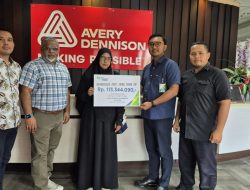 BPJS Ketenagakerjaan Bekasi Cifest Serahkan Santunan Rp113 Jutaan kepada Ahli Waris Karyawan PT Paxar Indonesia