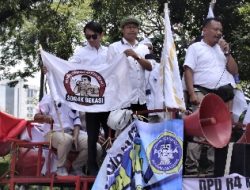 Tuntut Kepastian PPPK, Massa Honorer Non-Database ‘R4’ Kota Bekasi, Geruduk Istana Merdeka