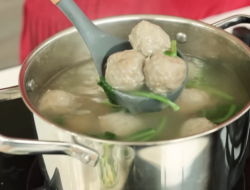 Resep Bakso Daging Sapi Kenyal dan Gurih ala Rumahan, Yuk Coba!