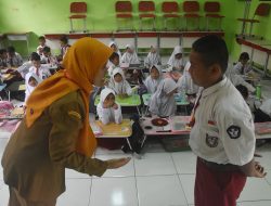 Disdik: Dana BOS Bisa untuk Kursi-Meja  di SDN Kayuringin Jaya XVI