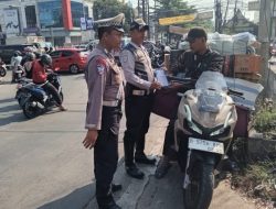 Polsek Jatisampurna Edukasi Pengendara di Operasi Patuh Jaya 2025