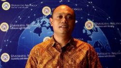 Duduk Berdiri