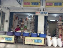 Isu Beras Oplosan Bikin Sepi Pembeli, Agen di Bekasi Menjerit Rugi!