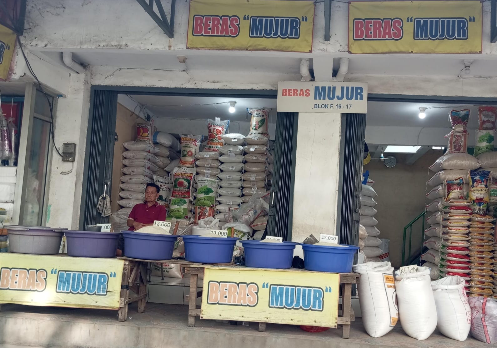 Isu Beras Oplosan Bikin Sepi Pembeli, Agen di Bekasi Menjerit Rugi!