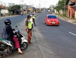 Polisi Selidiki Temuan Kunci T dan Identitas Pemilik Motor di TKP Kecelakaan Maut Kedungwaringin