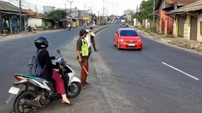 Polisi Selidiki Temuan Kunci T dan Identitas Pemilik Motor di TKP Kecelakaan Maut Kedungwaringin