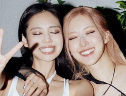 Jennie BLACKPINK Klarifikasi Isu Tak Akur dengan Rose di Tengah Tur DEADLINE