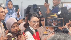 Nikita Mirzani Ngamuk di Persidangan, Tolak Balik ke Rutan hingga Tak Mau Pakai Rompi Tahanan