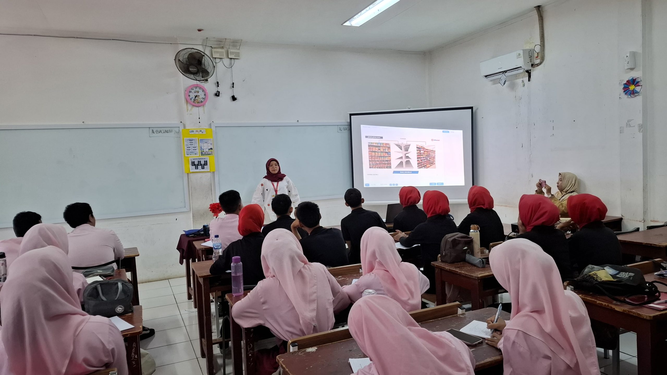 Guru Tamu Industri Buka Jalan Magang dan Peluang Kerja Siswa SMK