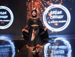 Mikha, Duta Pariwisata Cilik Jawa Barat, Tampil Elegan Membawakan Busana Papua di ASEAN Fashion Festival 2025: “METAVERSE”   