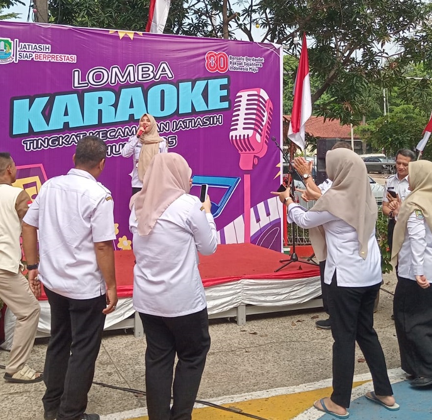 Meriahkan HUT ke-80 RI, Aparatur Kecamatan Jatiasih Adu Tarik Suara