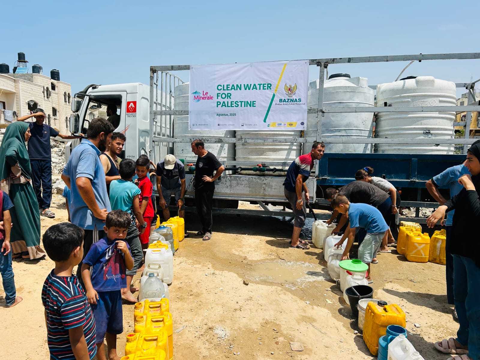 BAZNAS RI Bersama Le Minerale Salurkan 224.000 Liter Air Bersih untuk Warga Gaza