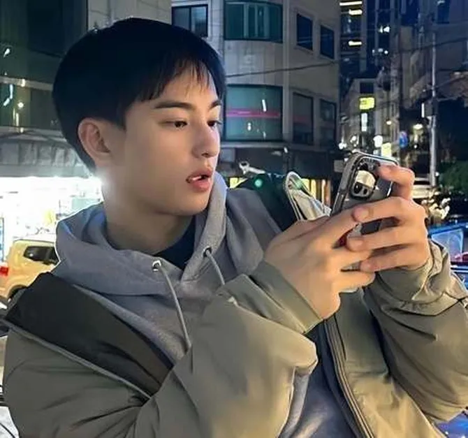 Adik Cha Eun Woo Jadi Perbincangan Usai Tampil Singkat di ‘You Quiz on the Block’