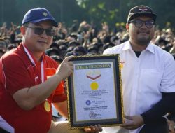 Mahasiswa Baru IPB University Cetak Rekor MURI Ilustrasi Komik 3D Terbanyak Pakai Tas Jinjing