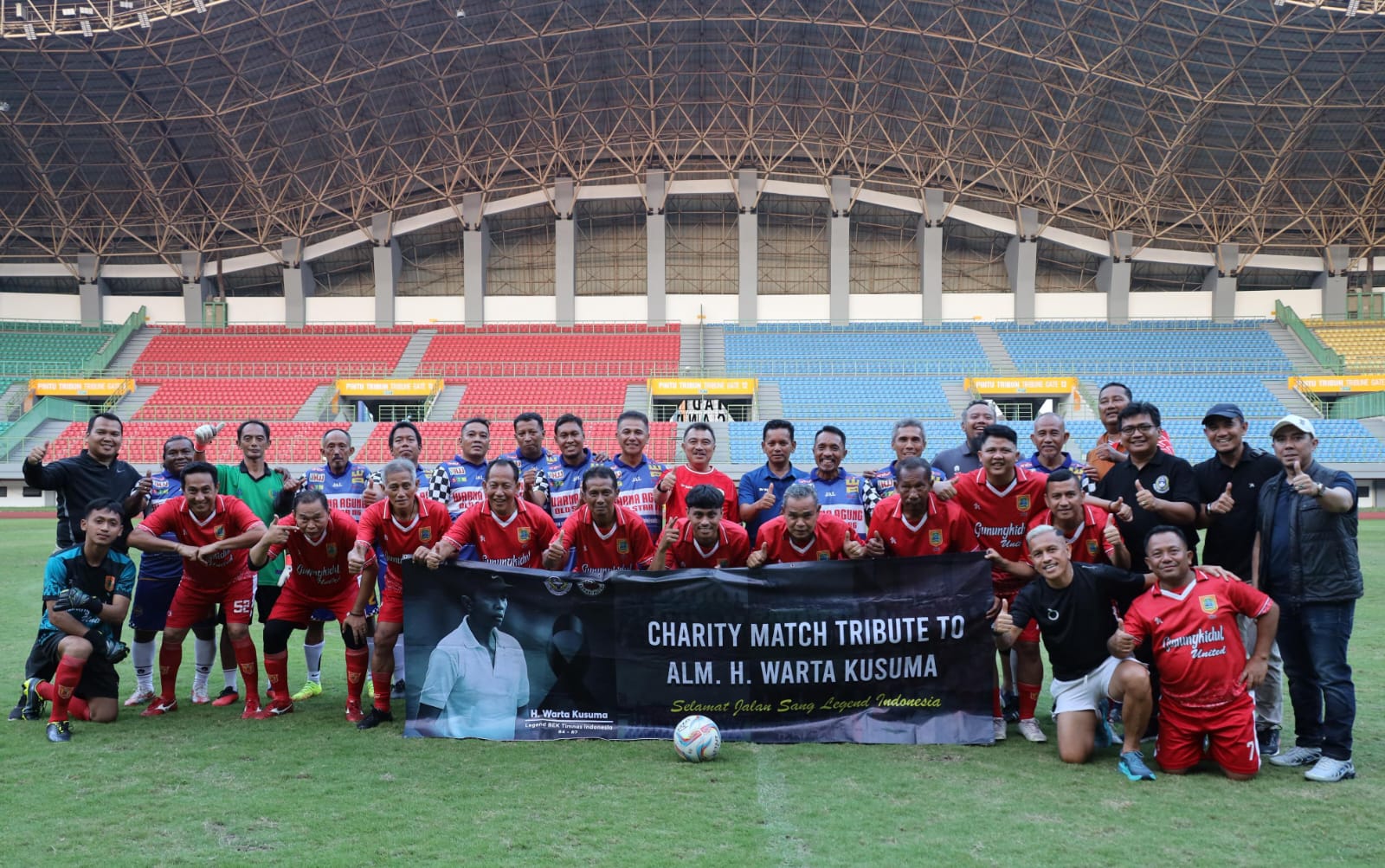 Laga Amal untuk Legenda Timnas Indonesia Mendiang Warta Kusuma Kumpulkan Donasi Lebih dari Rp50 Juta  