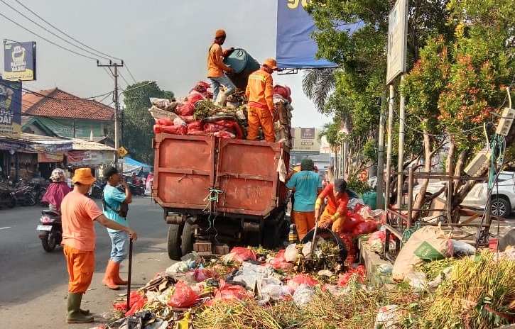 Dari Jalan ke Atrium, Relokasi Pedagang Picu Lonjakan Sampah di Pondokgede