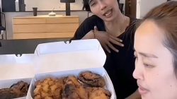 Pisang Goreng Pinkan Mambo Dijual Rp200 Ribu, Arya Khan Justru Kritik Tekstur: Keras Banget!