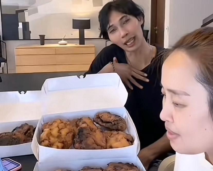 Pisang Goreng Pinkan Mambo Dijual Rp200 Ribu, Arya Khan Justru Kritik Tekstur: Keras Banget!