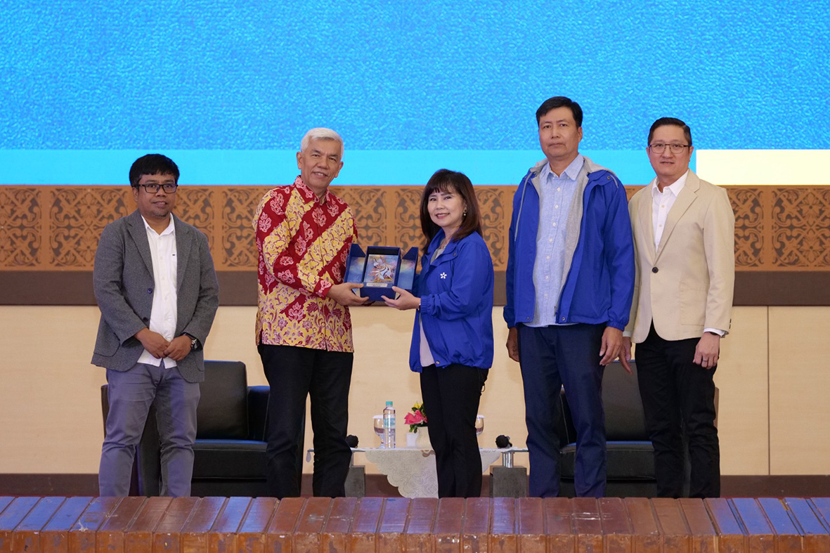 Direktur BCA Ajak Mahasiswa Universitas Andalas Beradaptasi Terhadap Perubahan