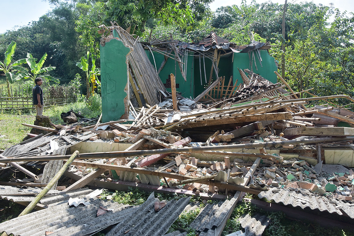 Musala di Bojongmangu Bekasi Ambruk Setelah Digunakan Salat Isya