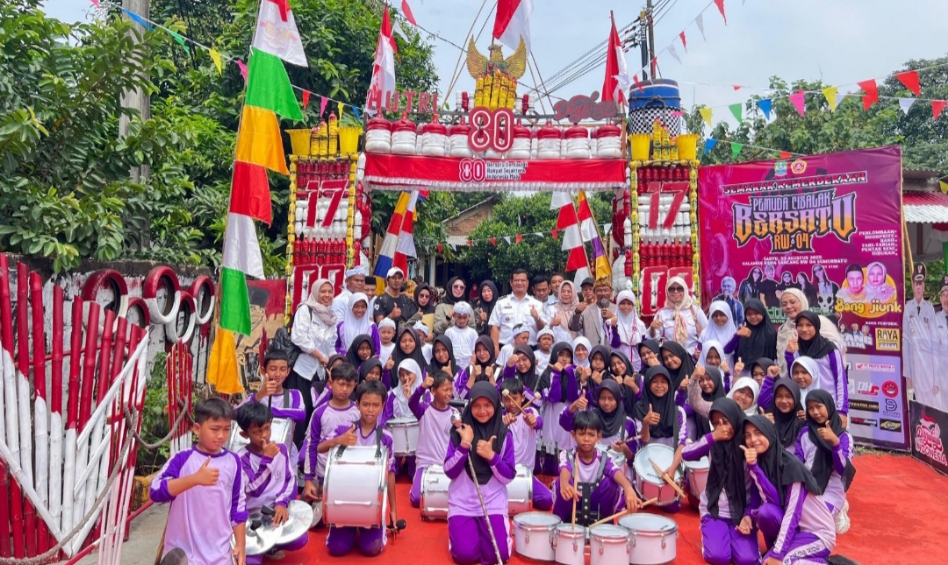 Warga Sumurbatu Wakili Kelurahan dalam Lomba Gapura Daur Ulang DLH Kota Bekasi