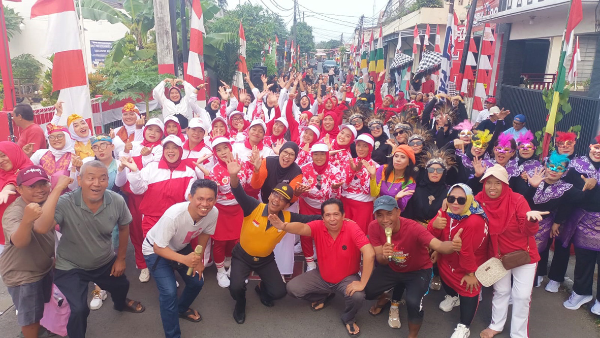 HUT RI, Warga RW 019 Arenjaya Adu Kreativitas di Lomba Senam Antar RT