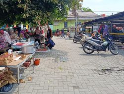 Pasca Kebakaran, Pedagang Pasar Pejuang Bangun Lapak Darurat