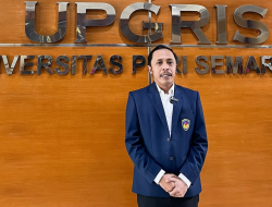 Mas Pur ‘Tukang Ojek Pengkolan’ Resmi Jadi Sarjana di Usia 42 Tahun